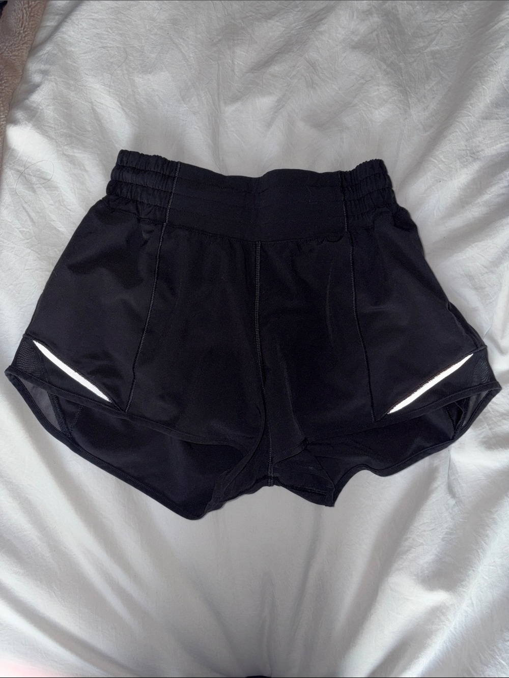 Black lululemon hotty hot high rise shorts 2’